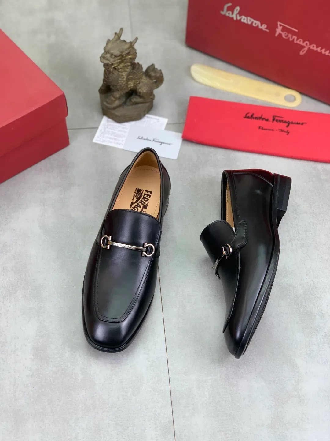 Men's Men's Shoes 💰P480💰[New Style] Water-dyed Niuli 🆘[Salvatore Ferragamo] Ferragamo's latest casual business leather shoes for men! Available at counters simultaneously! The fabric is made of specially imported original calfskin, the lining is made of imported water-dyed cowhide, and the original combination outsole is absolutely luxurious and leads the fashion trend. Matching code: 38-45; 4️⃣ colors available